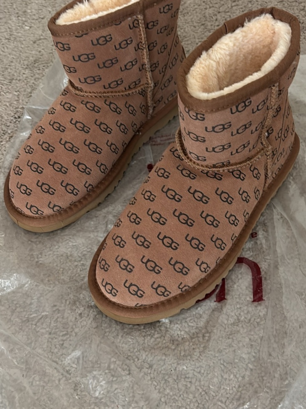 UGG Chestnut Logo-Print Classic Short Booties